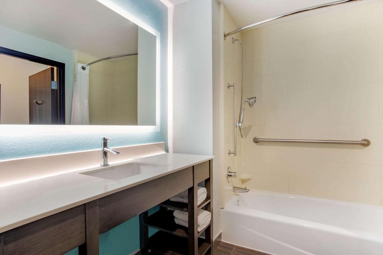 La Quinta Inn & Suites By Wyndham Northlake Ft. Worth Elizabethtown Esterno foto